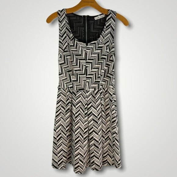 Sapphire Dolls Women's size Medium Black white Sleeveless A-line dress - Picture 1 of 10